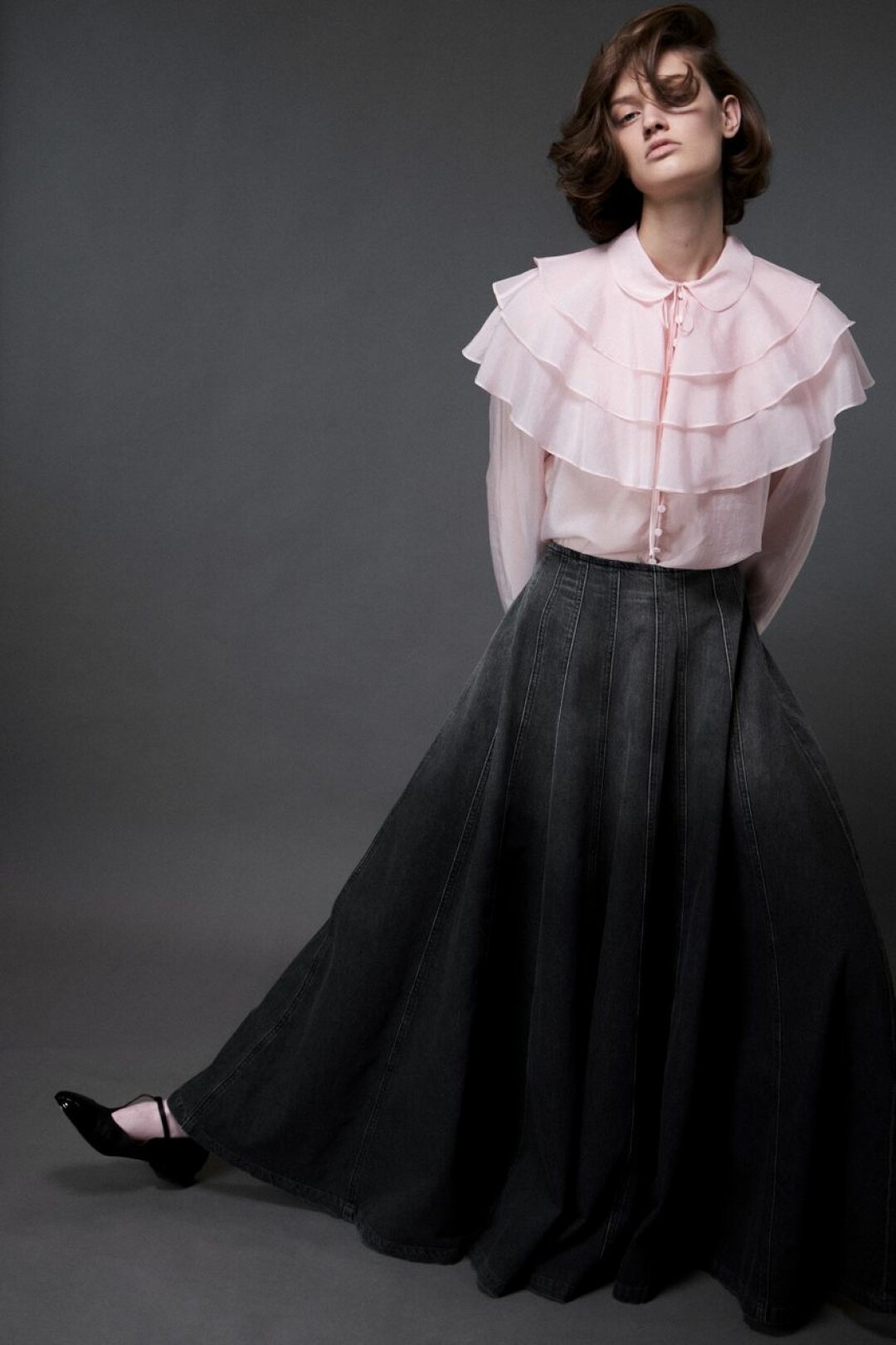 Блуза Lime, 7 999 руб., юбка Lime, 9 999 руб.