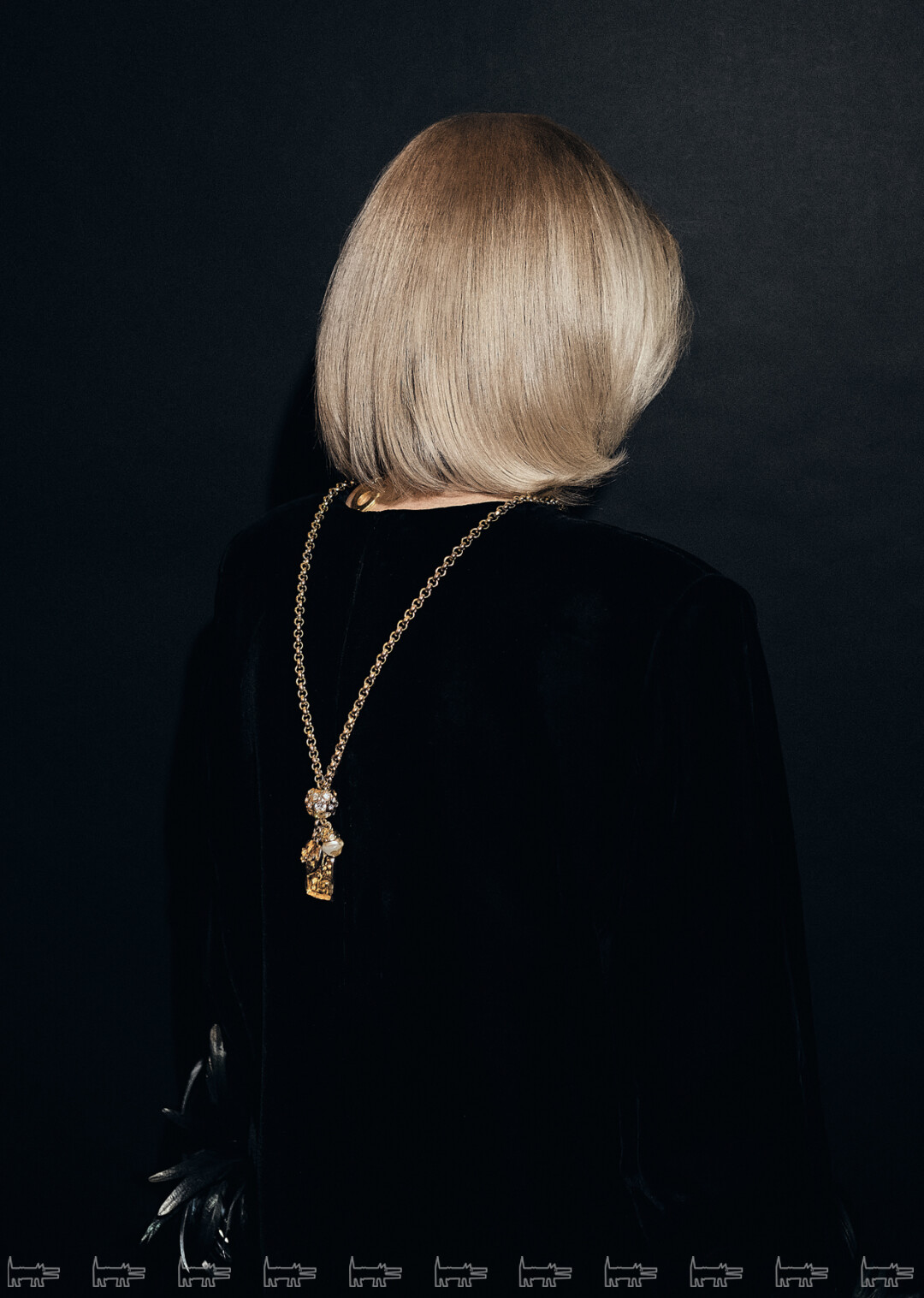 На Наталье: платье BALENCIAGA, колье с подвеской YVES SAINT LAURENT (все — собственность героини)