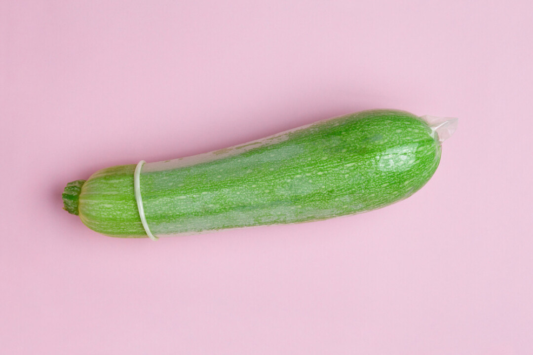 Можно ли мастурбировать овощами и фруктами? Например, бананом или огурцом