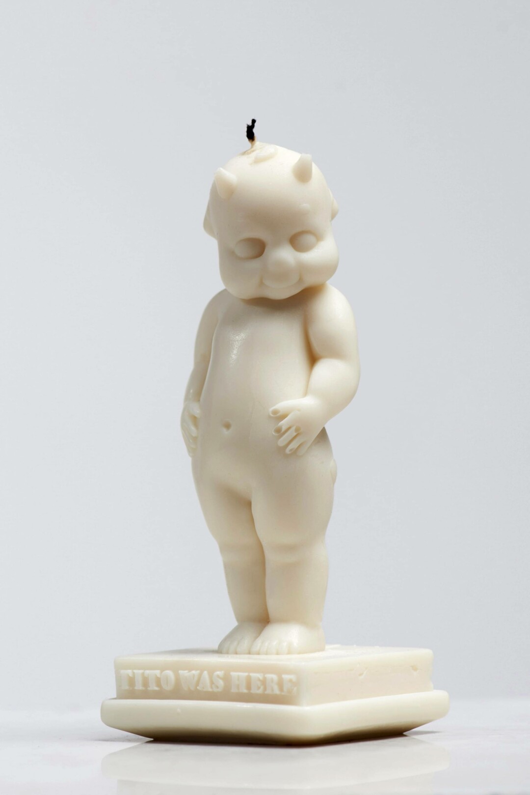 Свеча Bad Gallery x Тито, 5 900 руб.