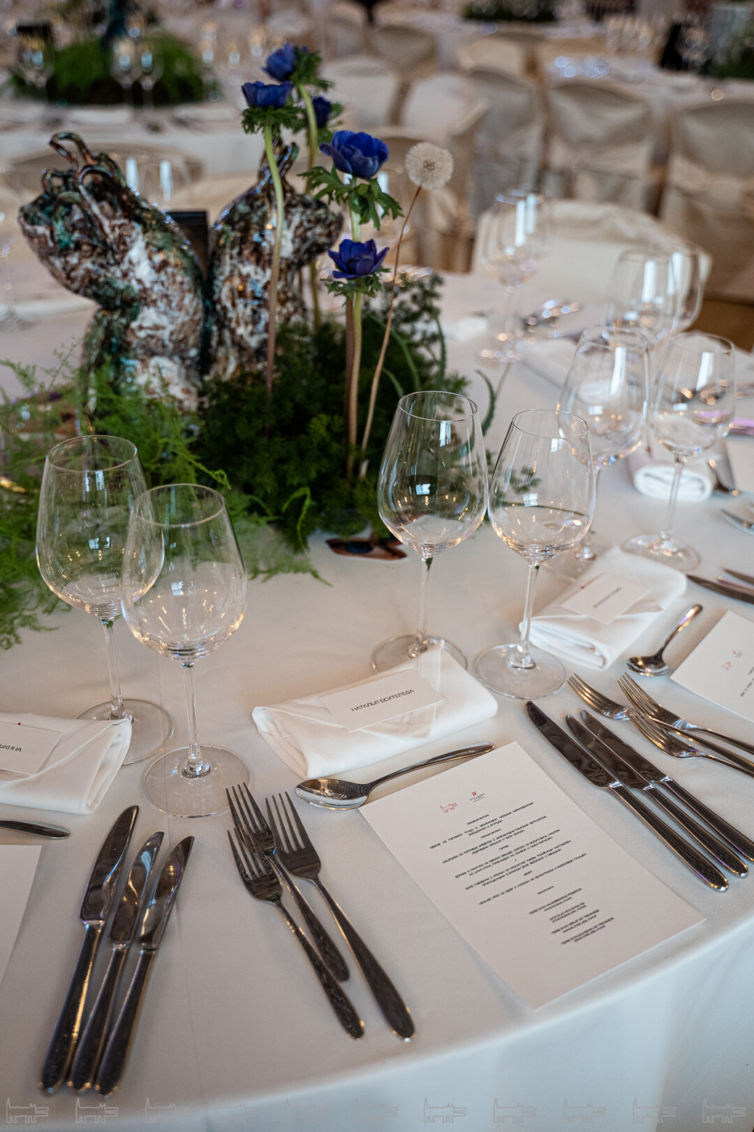 Скульптура Элизабет де Треал де Кинси-Траугот и флористическая композиция Максима Лангуева