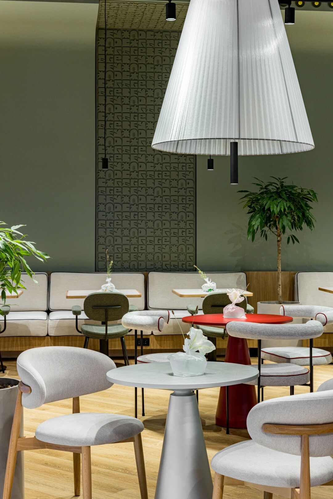 Светильники от студии мебели и света «Белая лампа», мягкая мебель от фабрики мебели Divancity