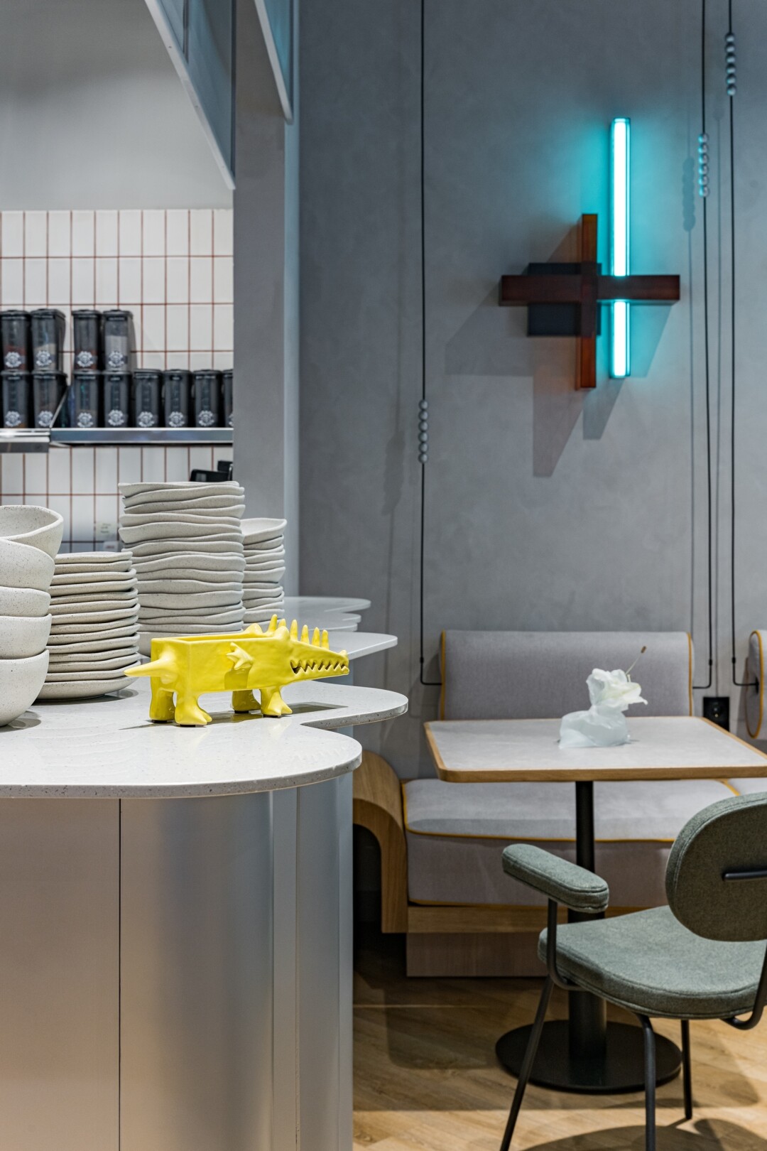 Черные бра от студии мебели и света «Белая лампа»