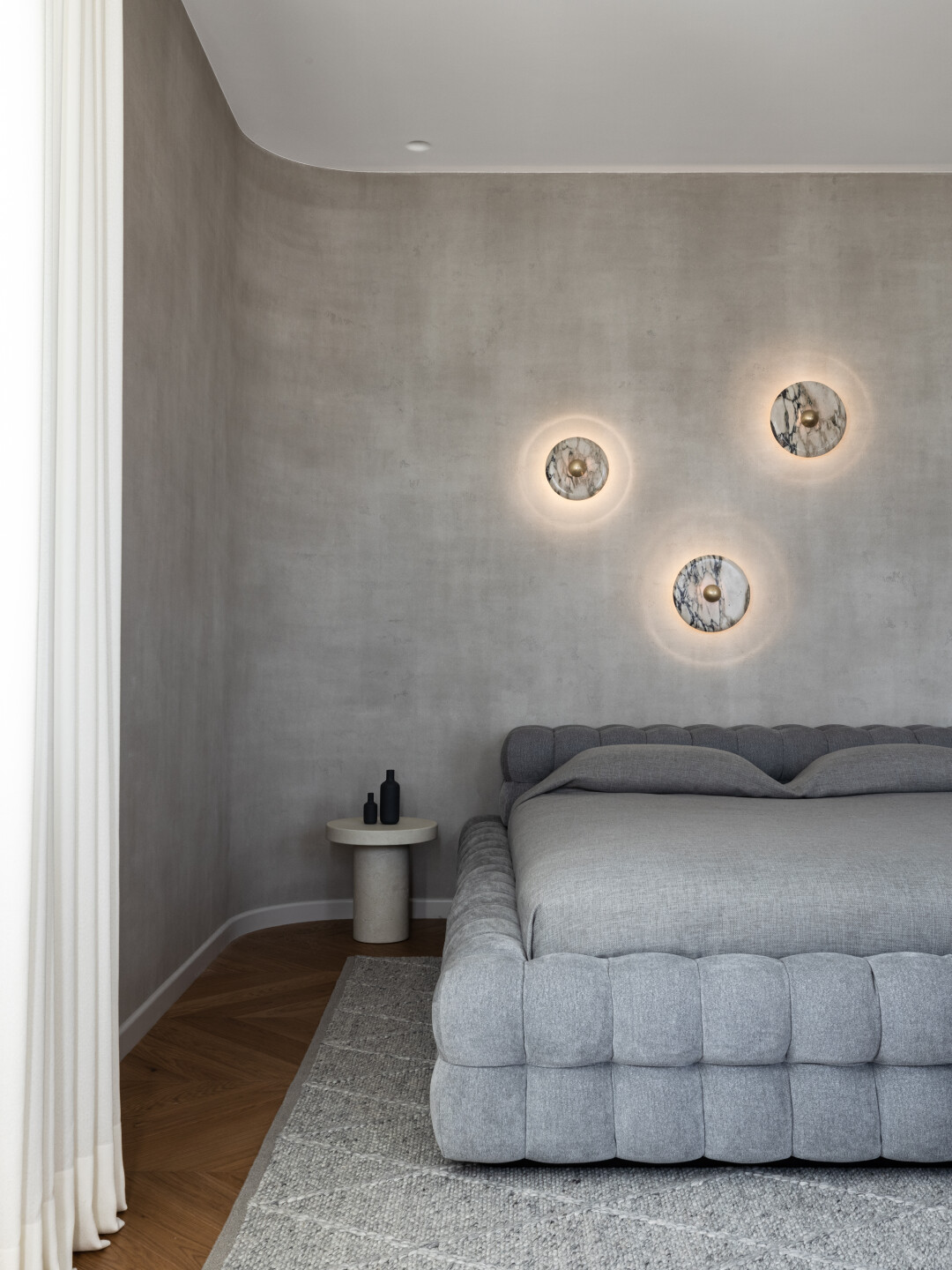 Для спальни в «Мире ковров» выбрали индийский ковер ручной работы Rafal из шерсти