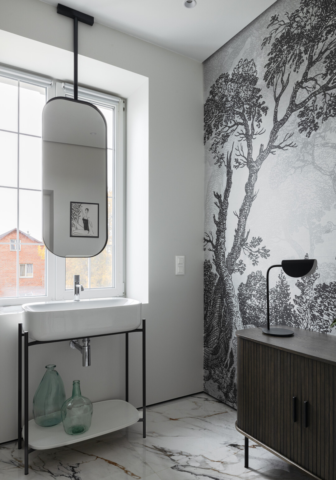 Для стен в личном санузле использовали испанскую плитку, изготовленную по аутентичной технологии