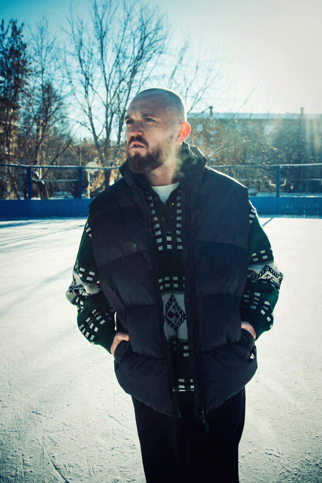 НИКИТА САМОЛЕТОВ, 31 год Dj, музыкант, актер, основатель студии диджеинга IDC DJ STUDIO, сооснователь и учредитель BAR GROOVY Жилет, джоггеры AMI