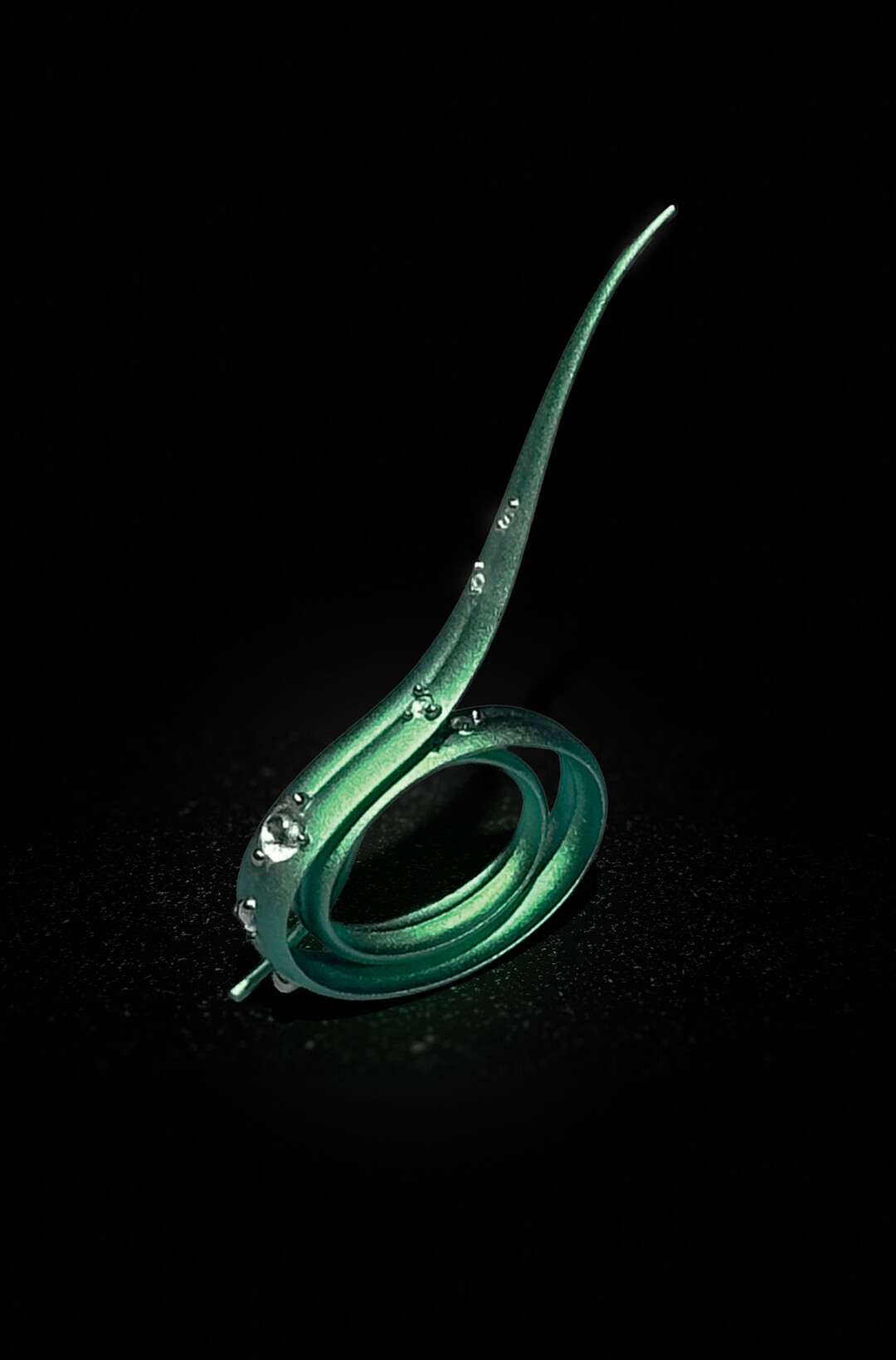 Для кольца «Маковая росинка» из высокой ювелирной коллекции Posie «Волшебные сказки» Барышников придумал совершенно новую огранку бриллиантов