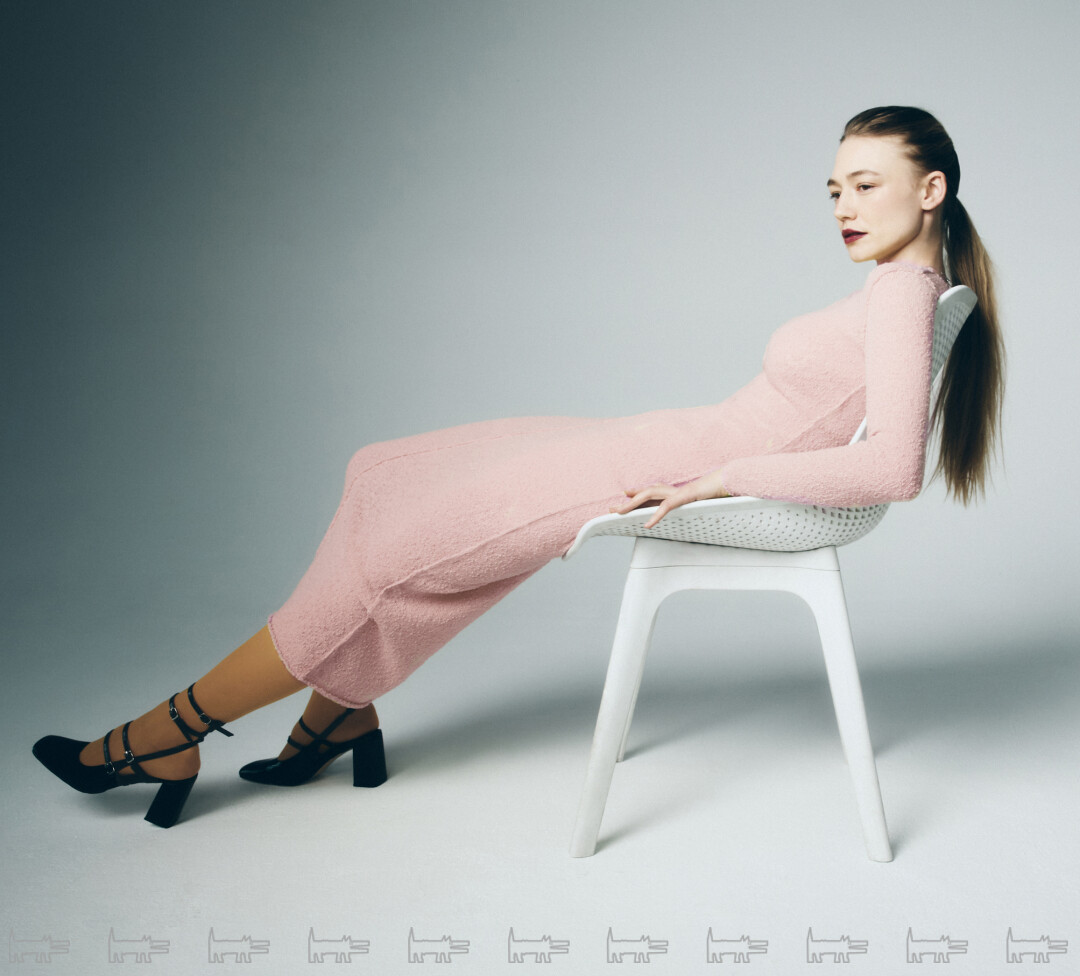 На Оксане: кулон MERCURY из коллекции Color, платье UNIFARIOUS, гольфы MADEMOISELLE, туфли MSGM