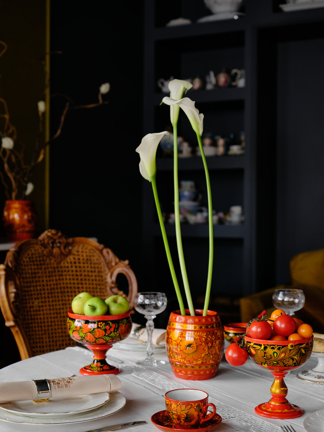 Ваза ООО «Хохлома», вазочки ООО «Абрис»