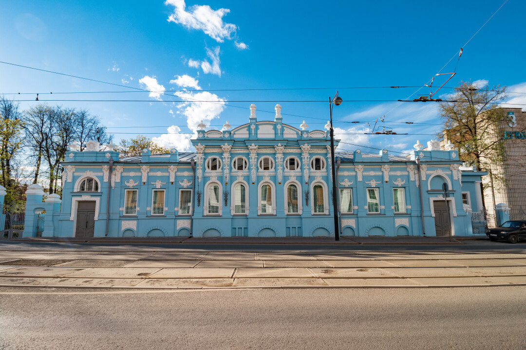Современный вид нарядного дома