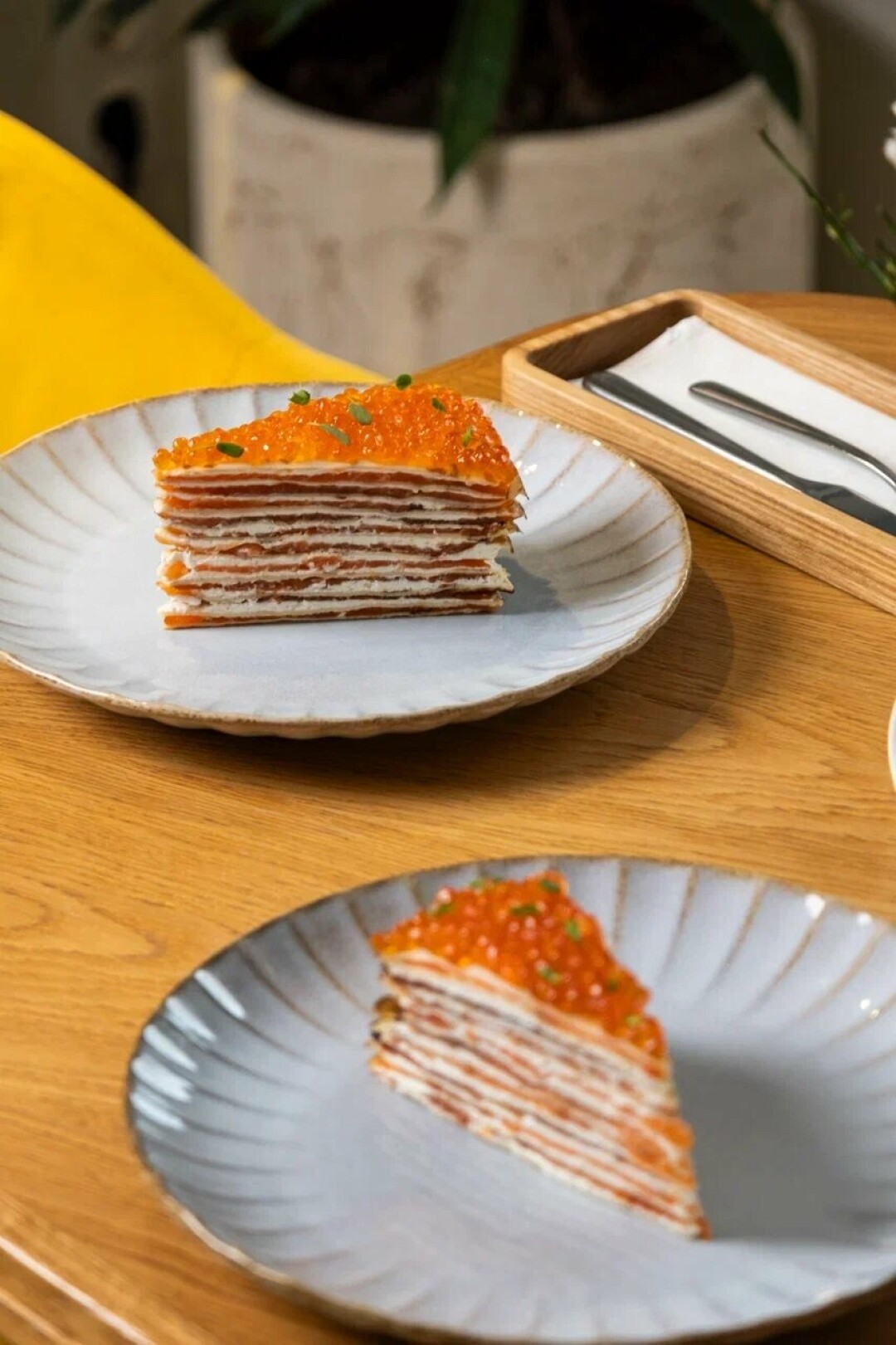 Блинный торт с лососем и красной икрой в Nolan