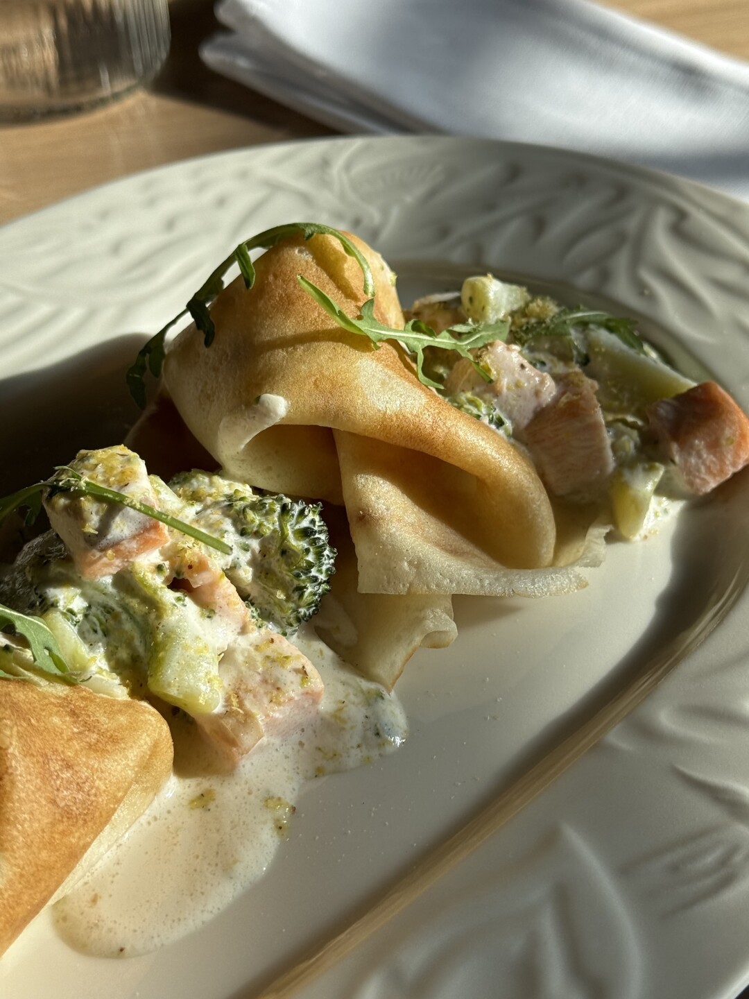 Блины с лососем и брокколи в «Особняке»