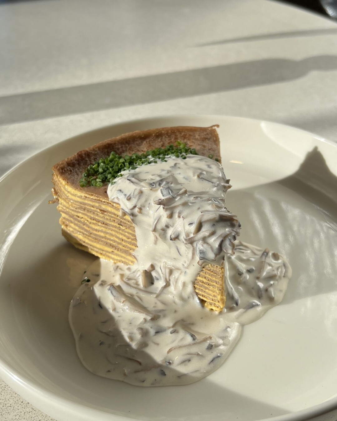 Печеночный торт с грибным соусом в «Особняке»