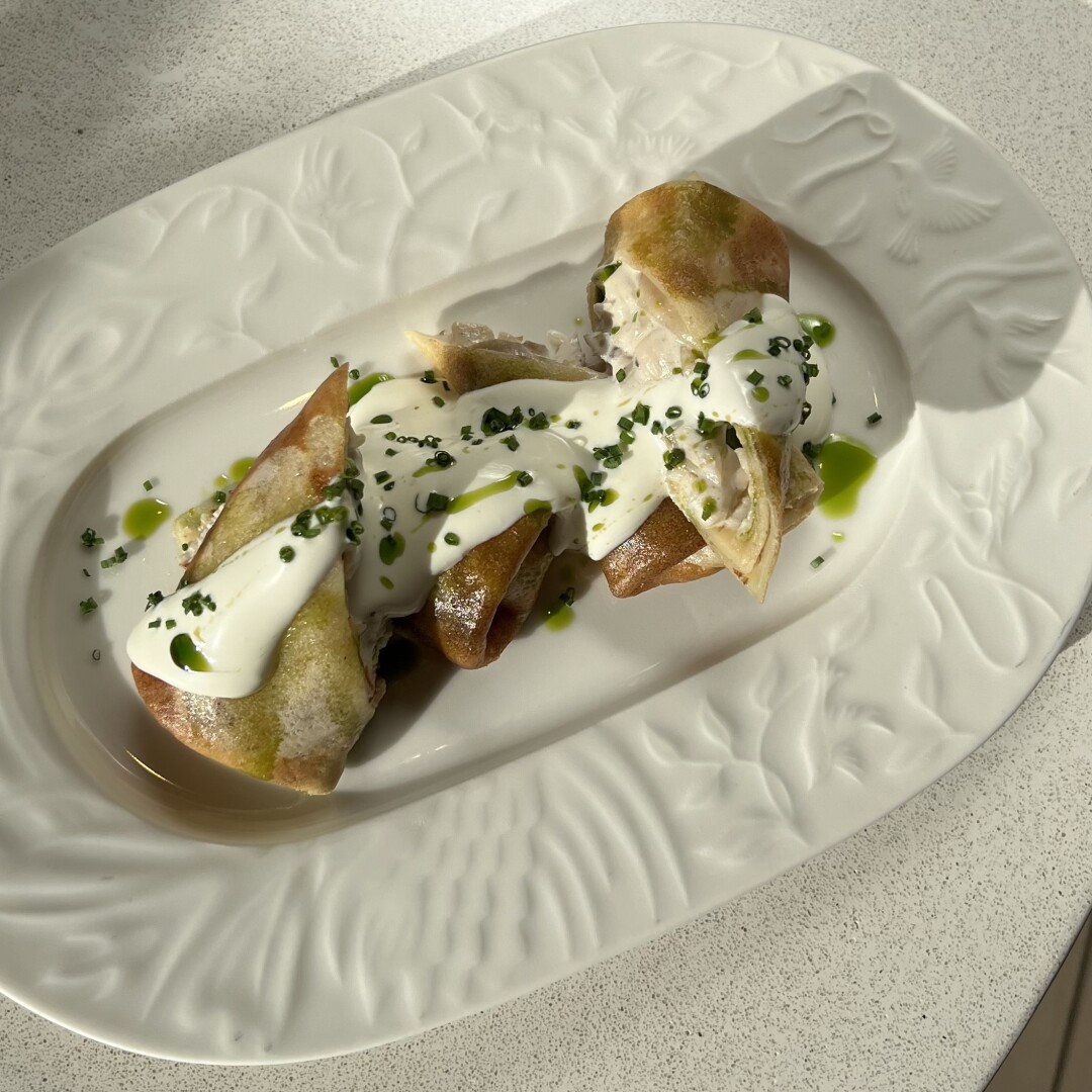 Блины с цыпленком и грибным соусом в «Особняке»