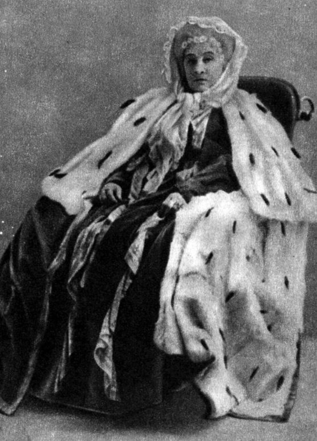 Мария Ермолова в образе княжны Плавутиной-Плавунцовой