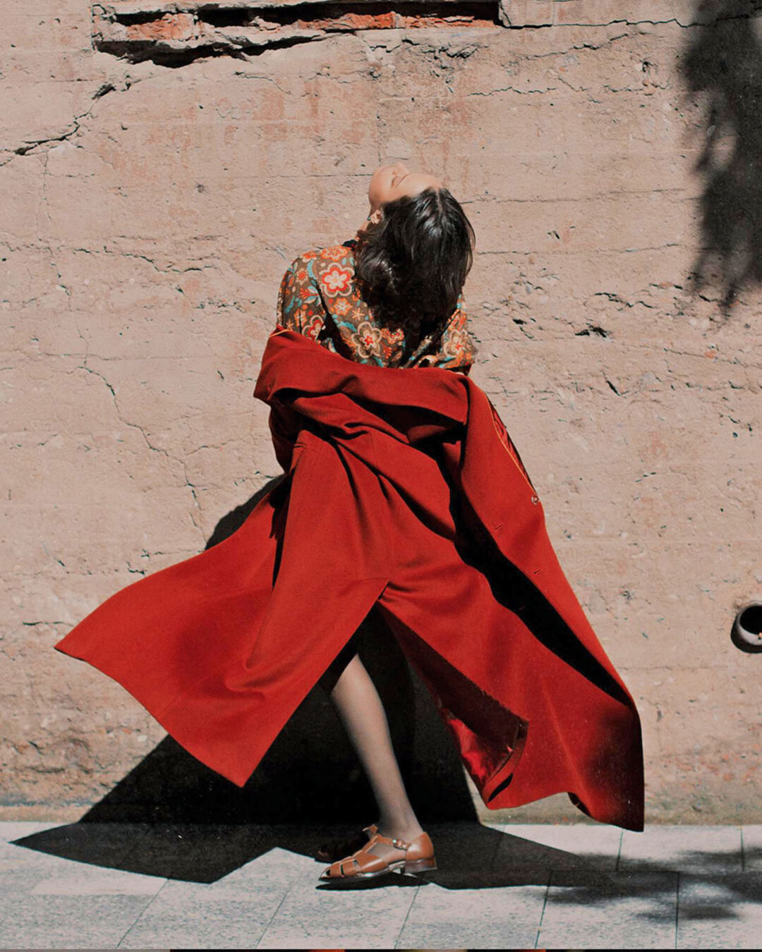 Сюзанна в сандалиях Razumno