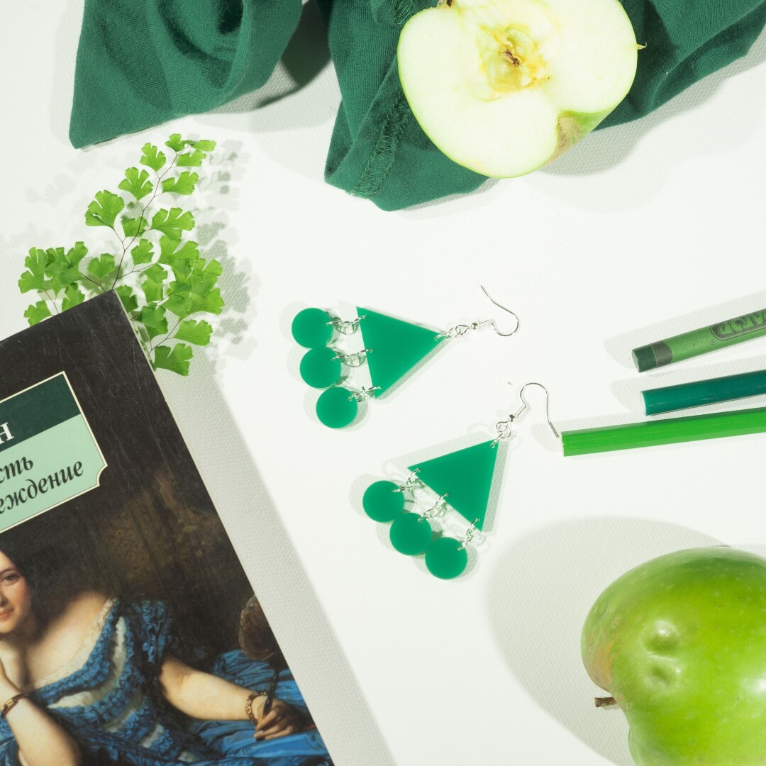 Сережки из пластика и гипоаллергенной стали От 600 рублей