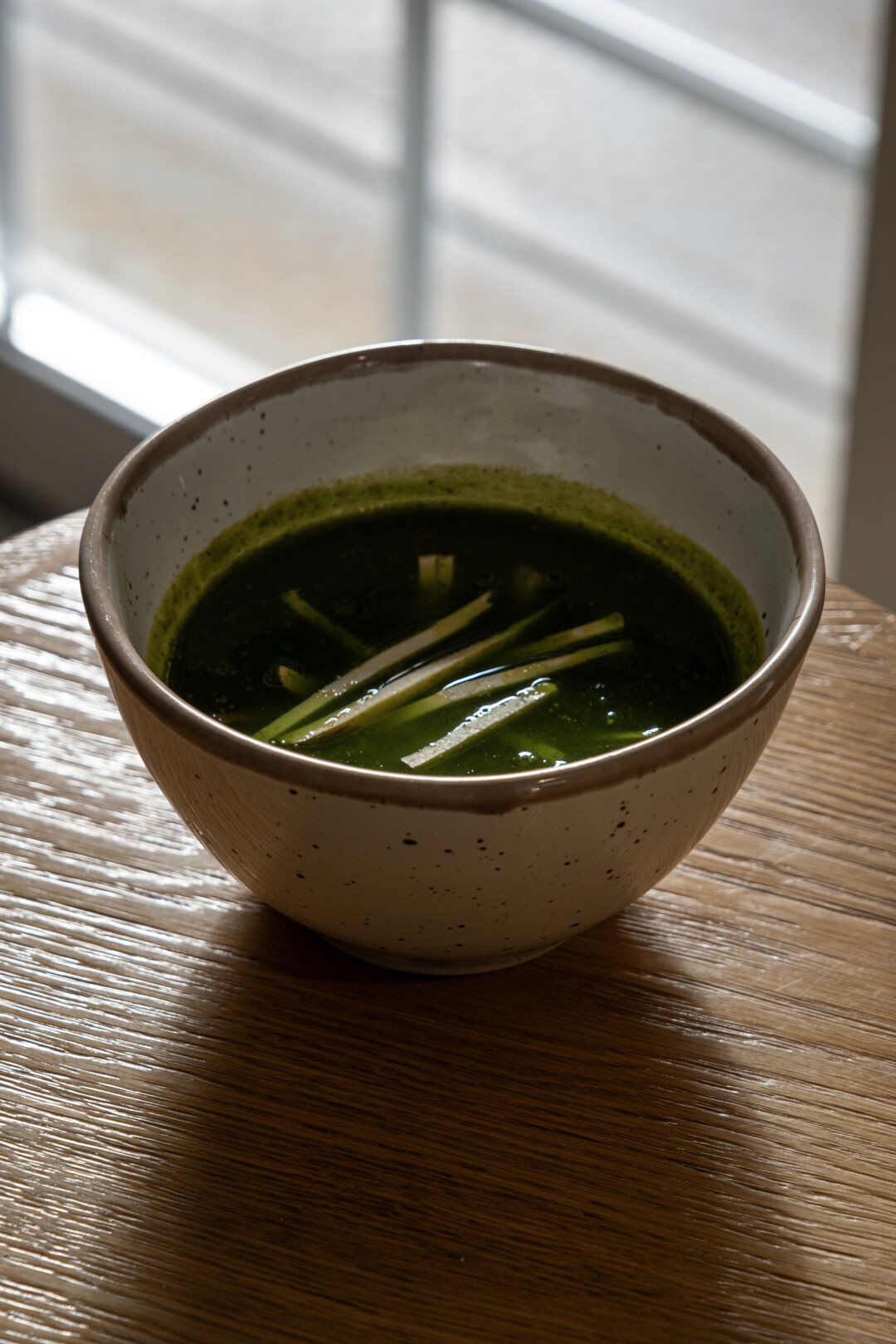 Зеленый крем-суп с копченым тофу в Nolan