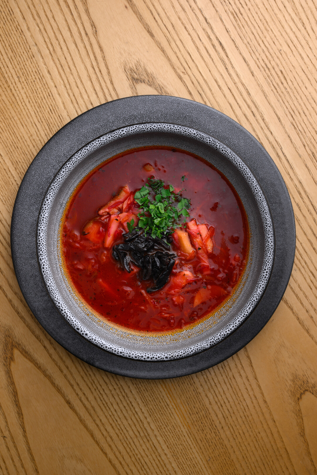 Борщ с белыми грибами и черносливом в «Партизане»