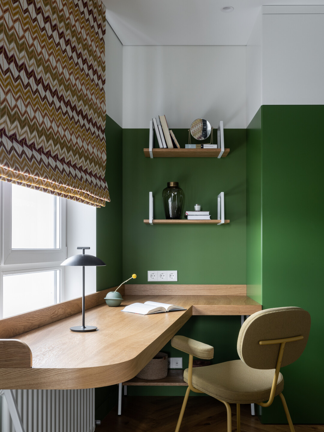 Встроенные шкафы от фабрики мебели «Реформа» выглядят как часть стены