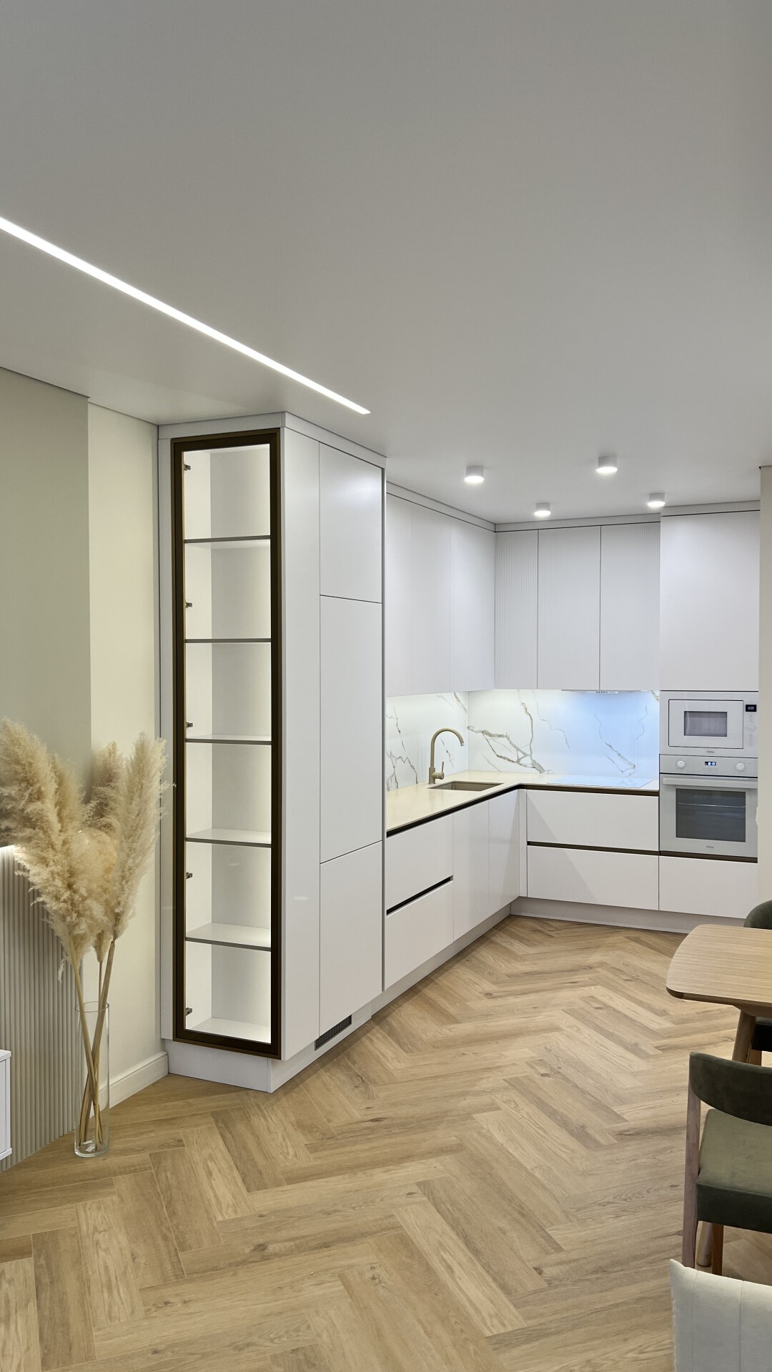 Gaudi изготавливает корпусную и мягкую мебель