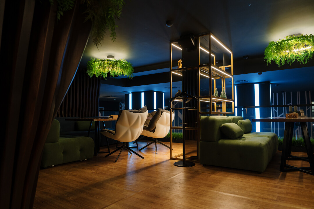 Мебель от фабрики Gaudi в интерьере ресторана «Феномен»