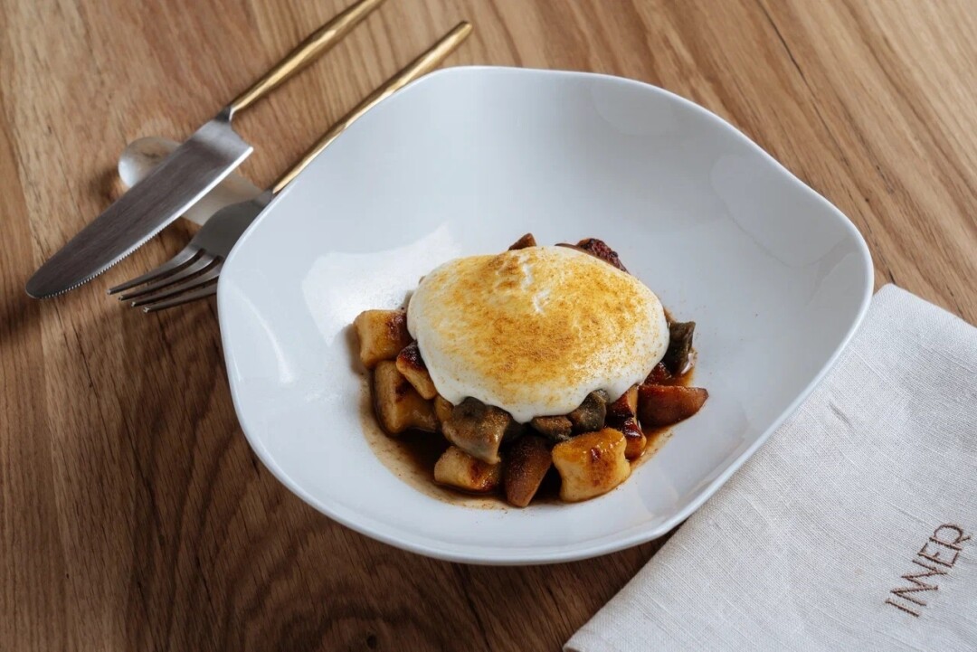 Ньокки с рапанами, грибами и муссом из пармезана