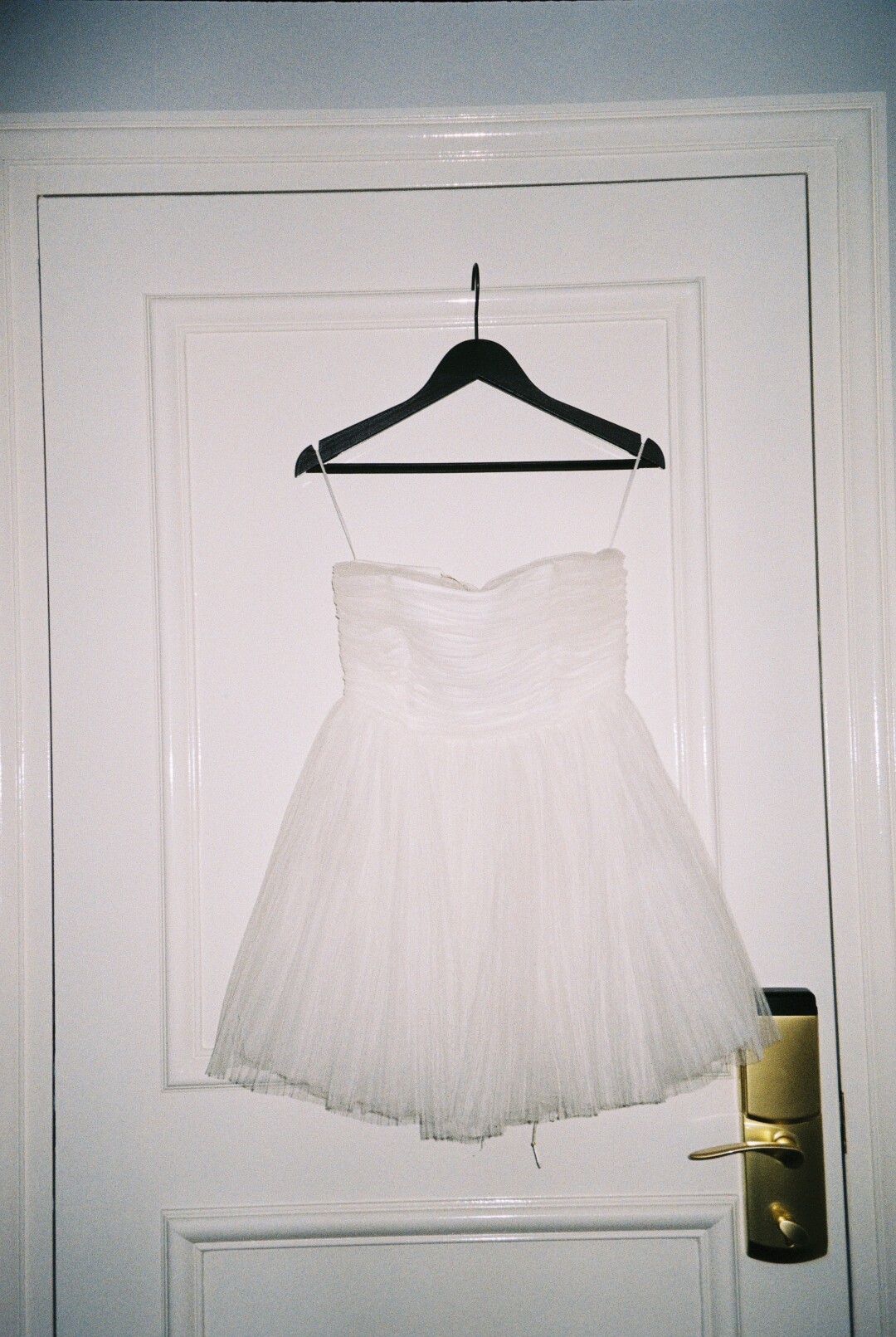 Платье со съемным кейпом May of May, 180 000 руб.