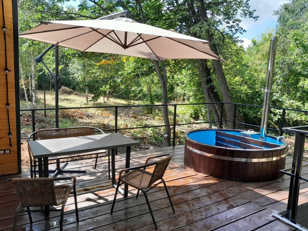 Придомовая территория с купелью