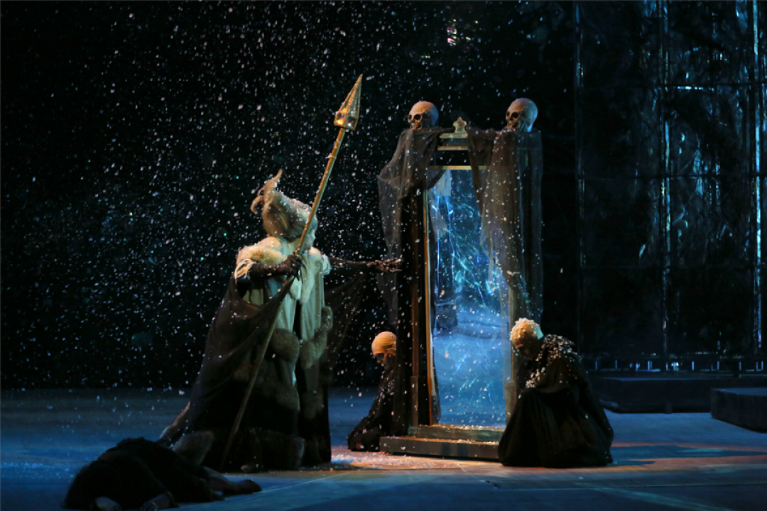 Сцена из спектакля