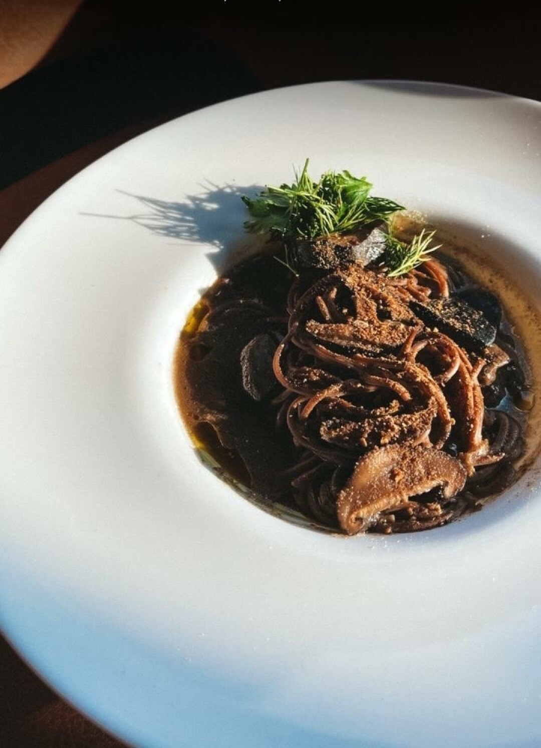 Грибное консоме с лапшой из гречи и трюфельным маслом в Seven