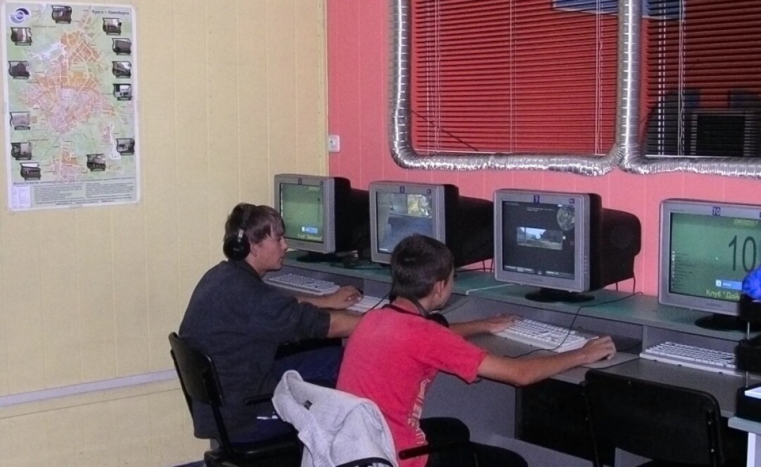 Примерно так выглядели компьютерные клубы по всей стране