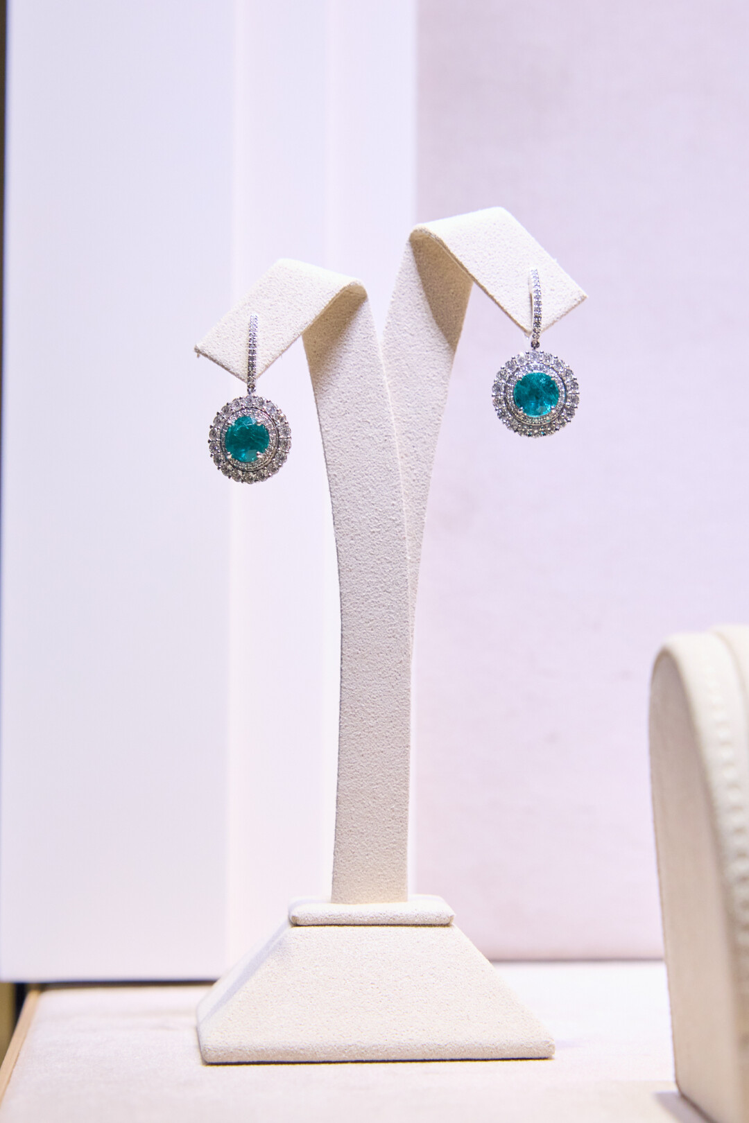 Витрины Parure Atelier в отеле Stella di Mosca