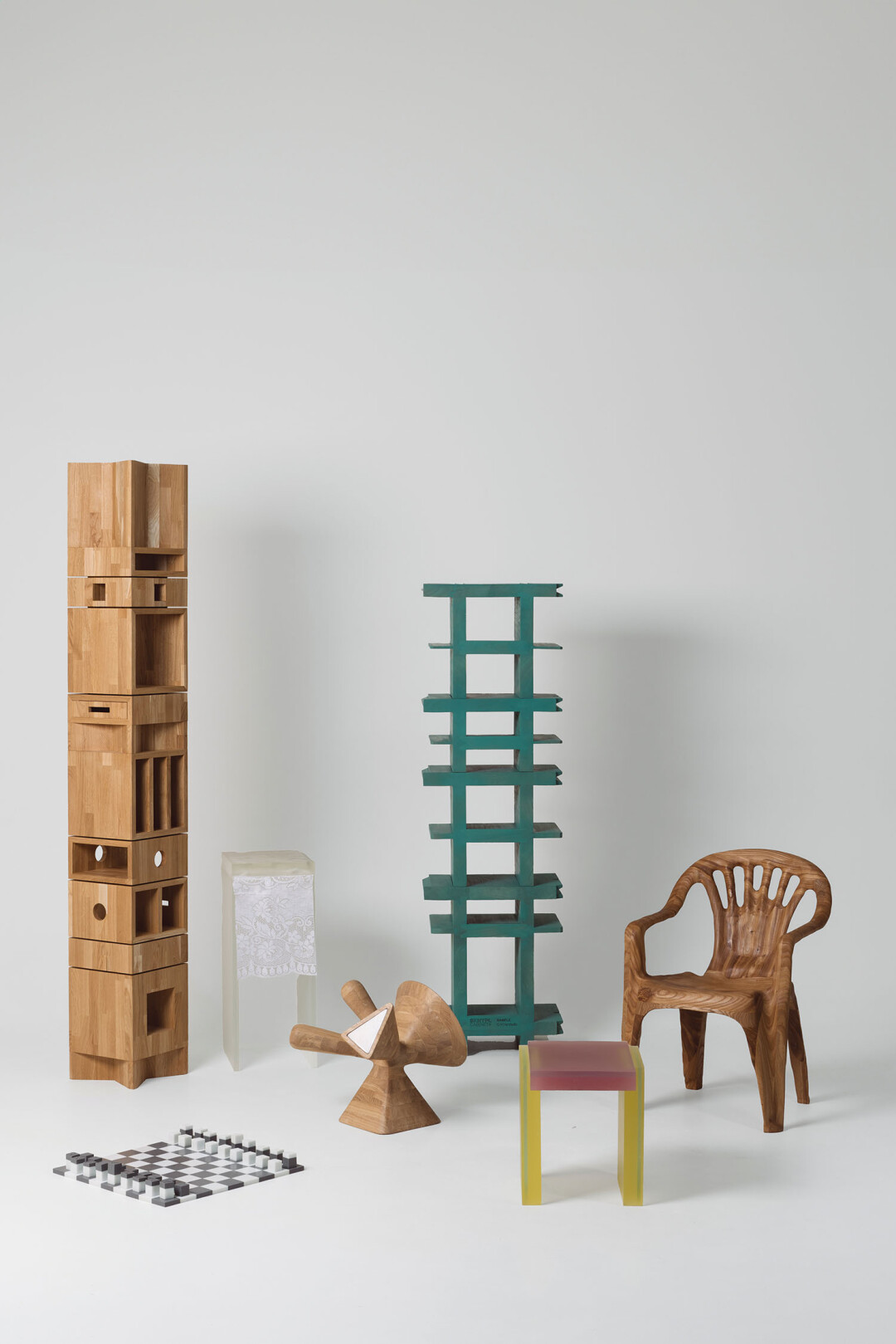 К выставке Sample Design Fair в мастерских «Своды» Дома культуры «ГЭС-2» представители 12 архитектурных бюро сделали своими руками прототипы, которые