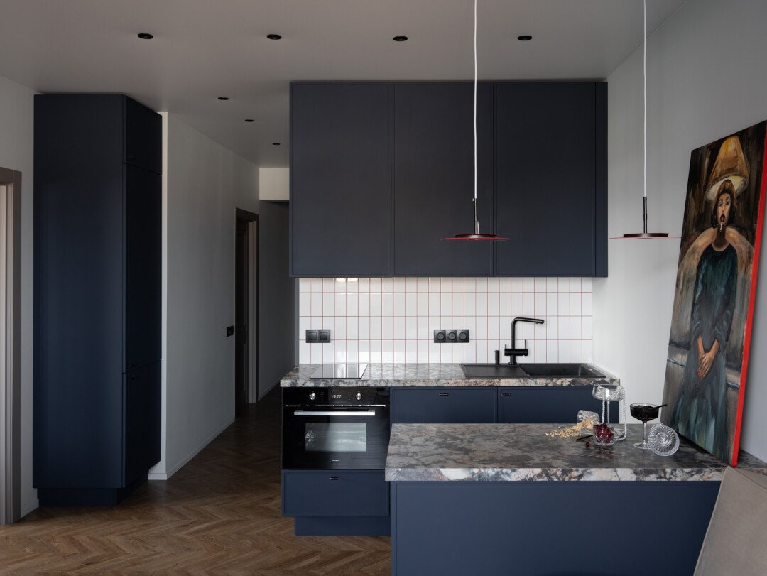 Красный корпус светильников добавляет в интерьер оригинальные акценты. Aelight