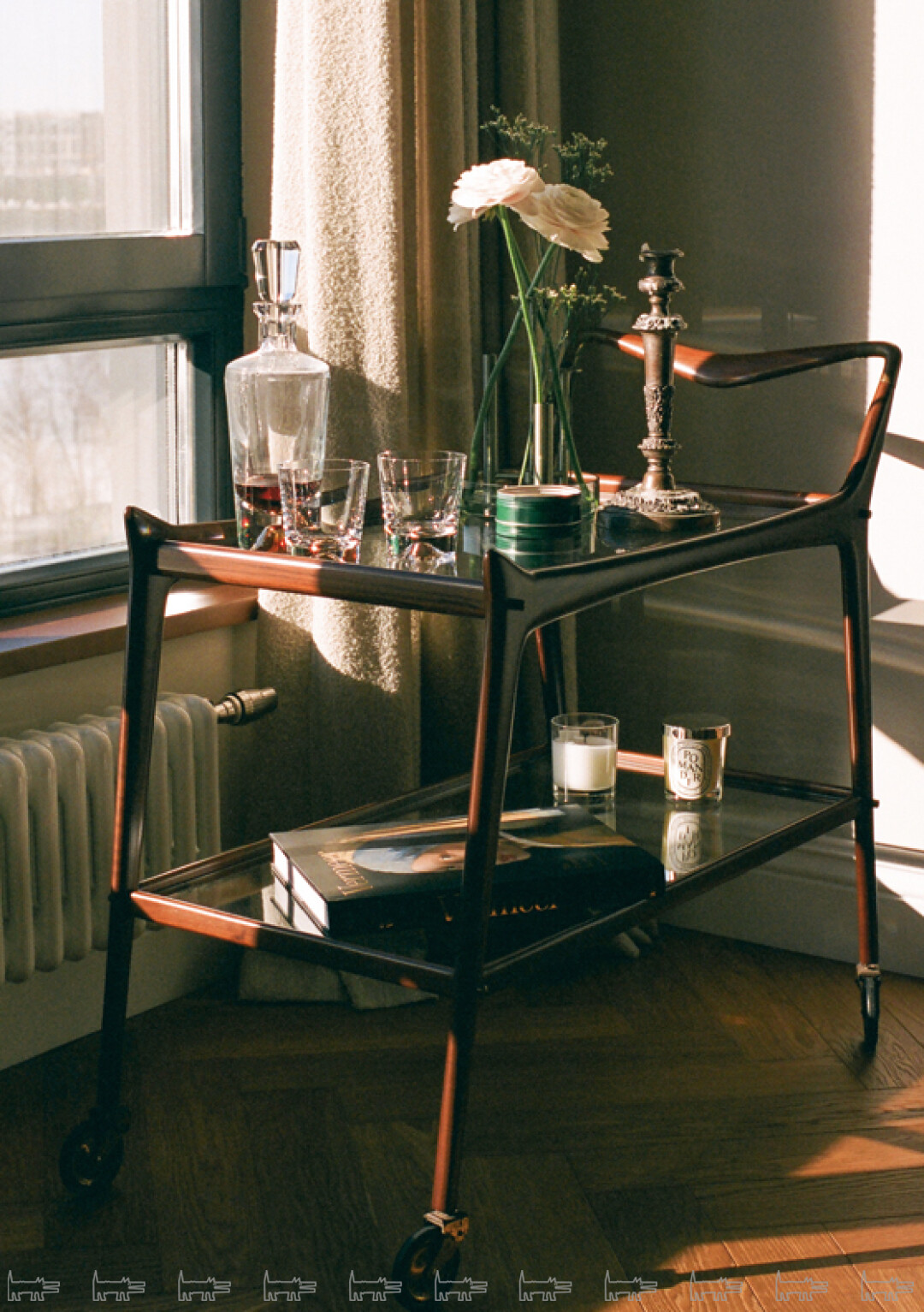 Редкий сервировочный столик 1950-х из массива вишни от Ico Parisi Angelo De Baggis приехал из петербургского винтажного магазина Podra