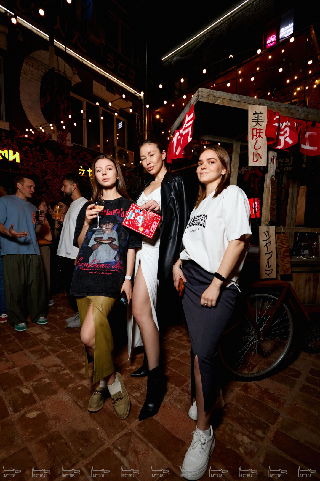 Елена Адамова. с подругами