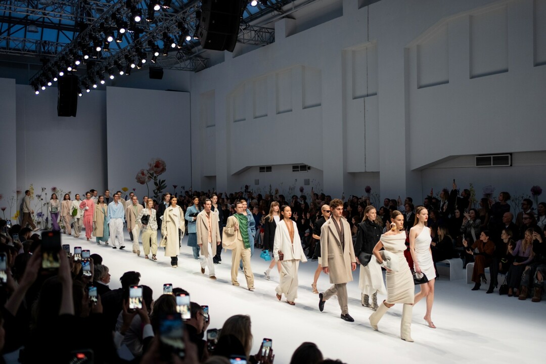 Показ DLT Fashion Show