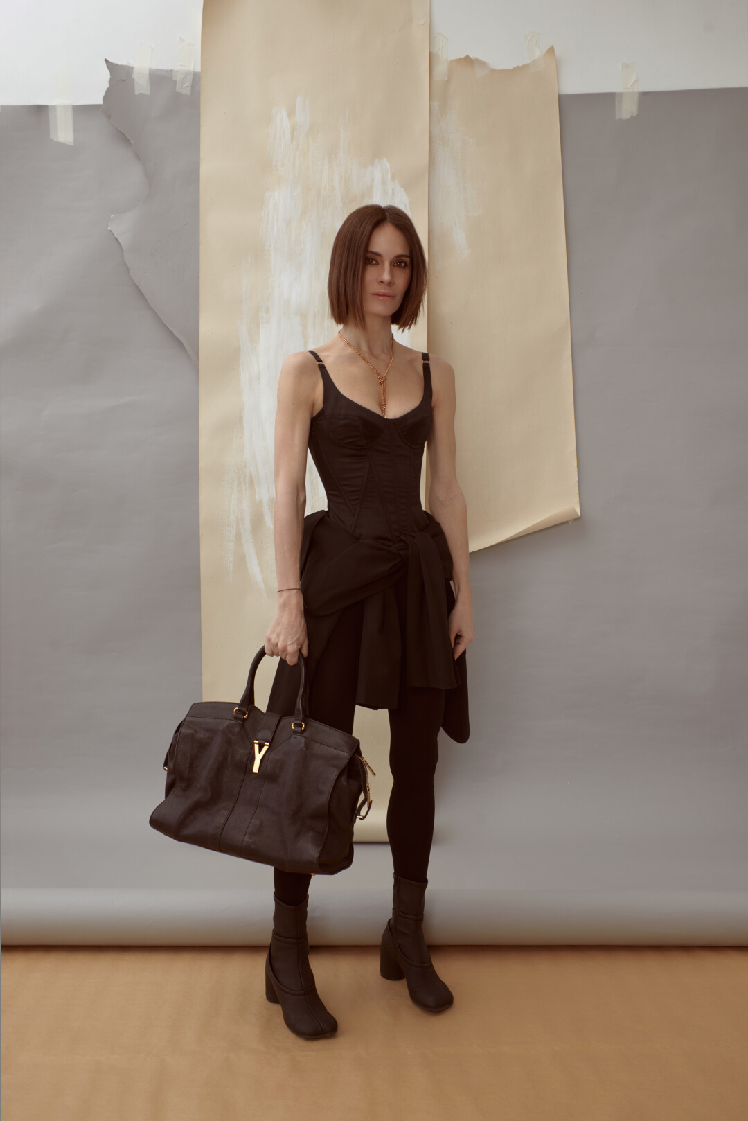 Корсет Rozie corsets, сумка Saint Laurent, мужской пиджак John Richmond, леггинсы Calzedonia, ботинки MM6, подвеска Chloe