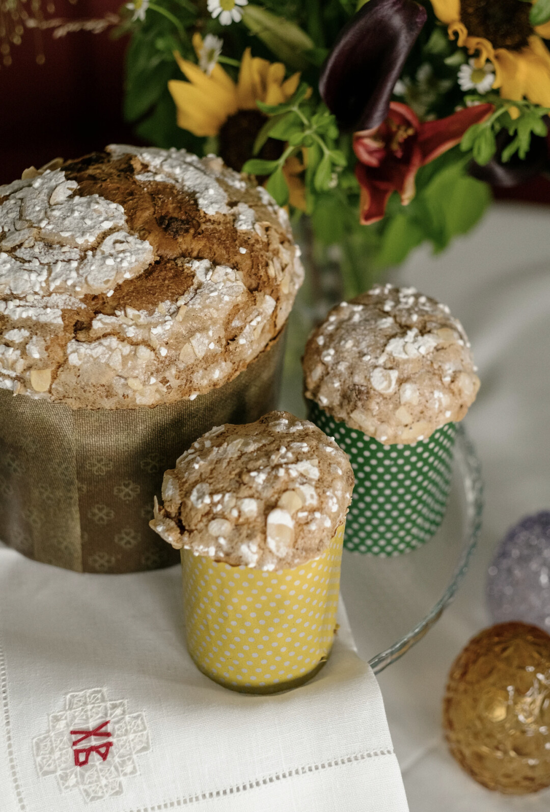 Aster, Aster bakery и Rene Шеф-пекарь Евгений Бердников готовит панеттоне на закваске в течение двух дней и добавляет в тесто домашние апельсиновые