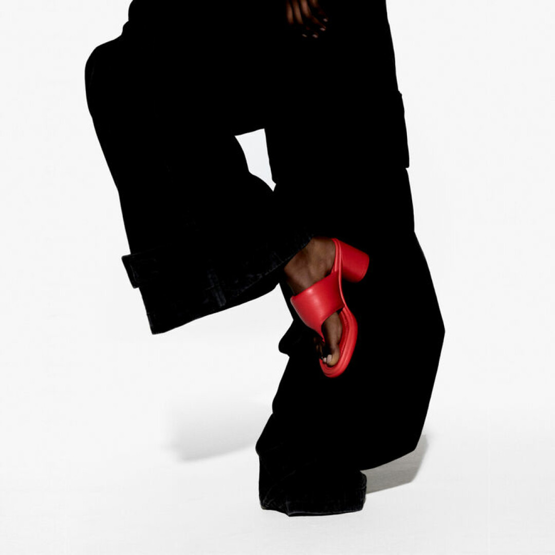 Босоножки Ecco, 20 990 руб.