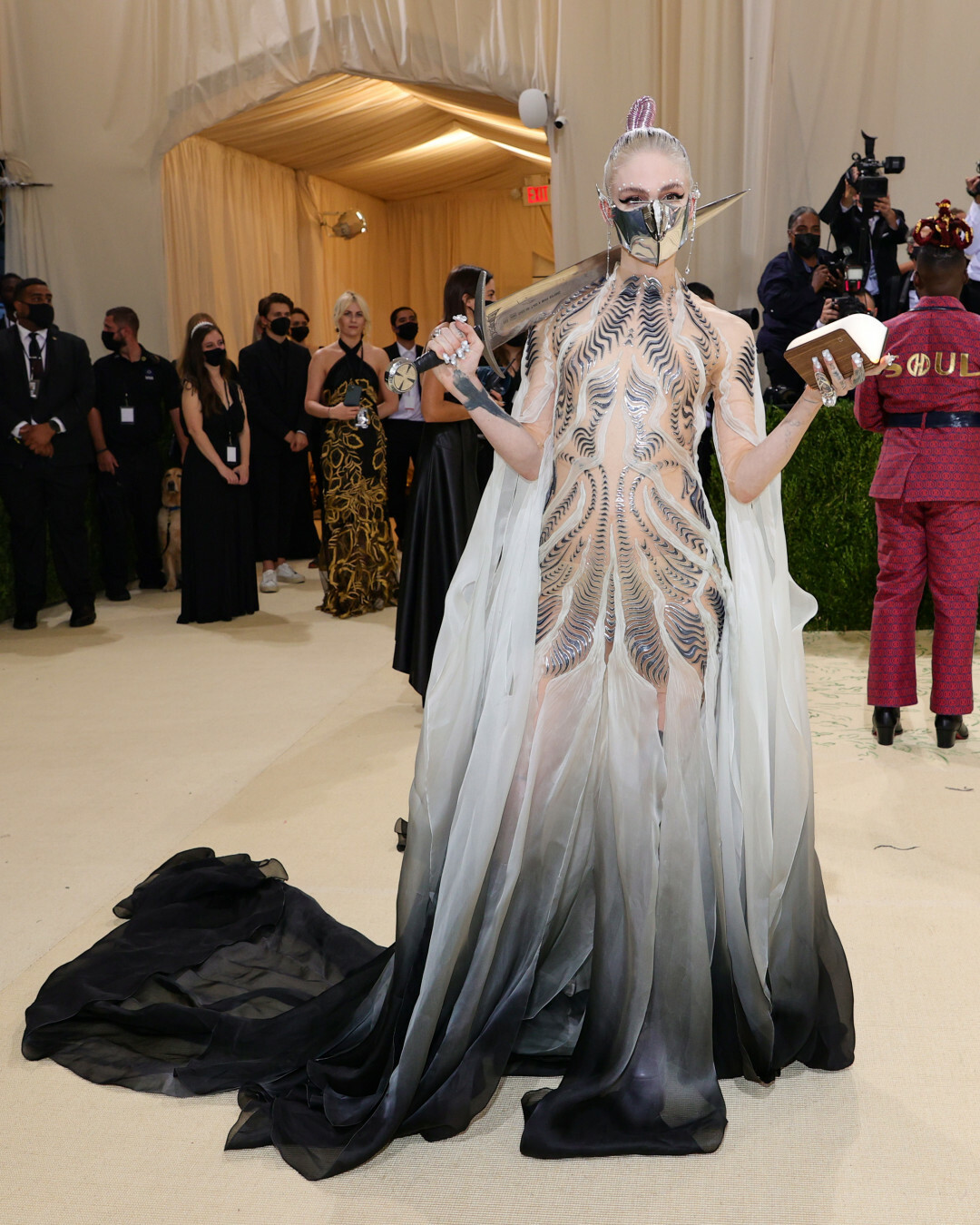 Граймс в Iris Van Herpen, 2021