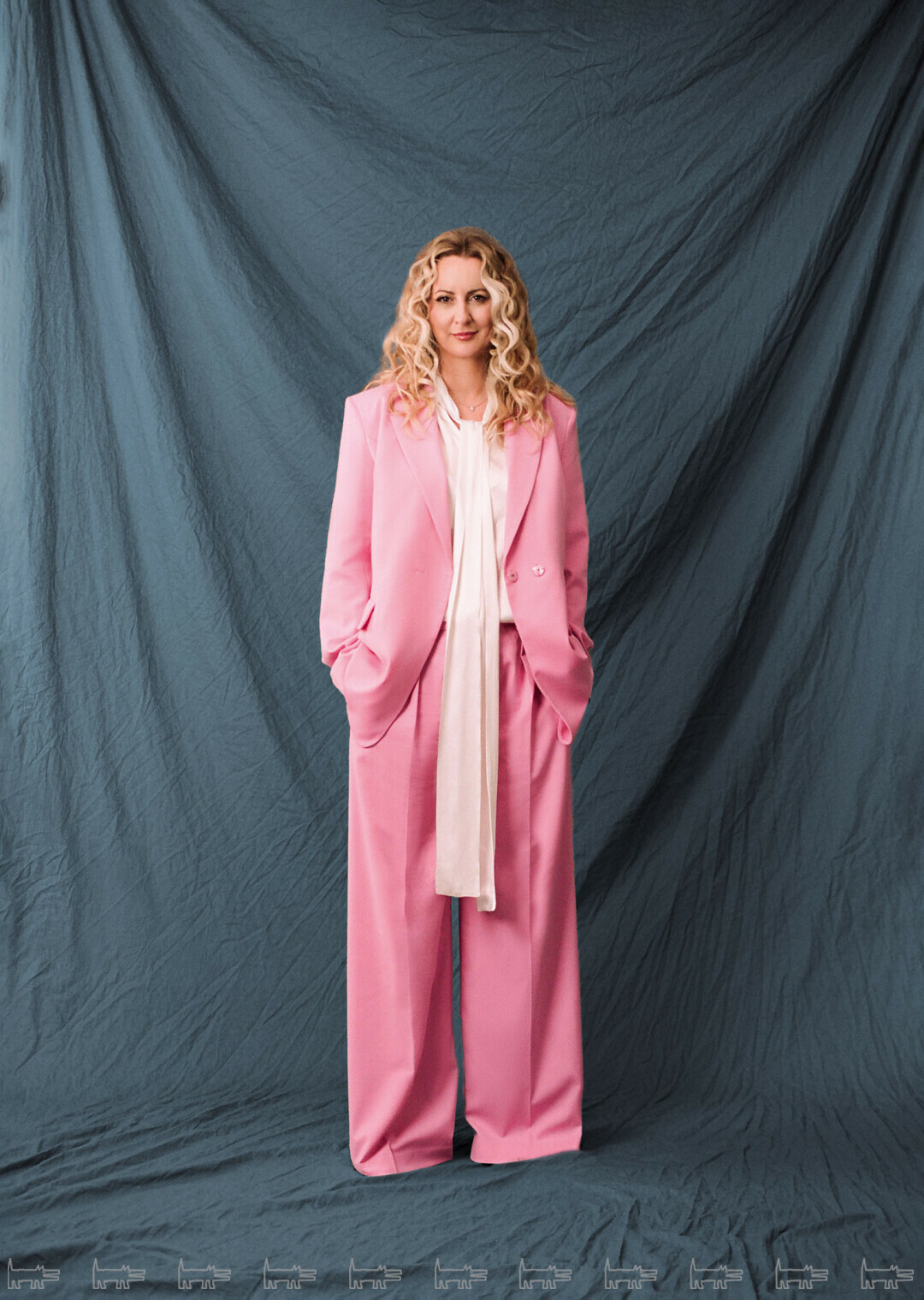 На Анне Любан: костюм и блуза SUBBOTA STORE, серьги 47 STORE