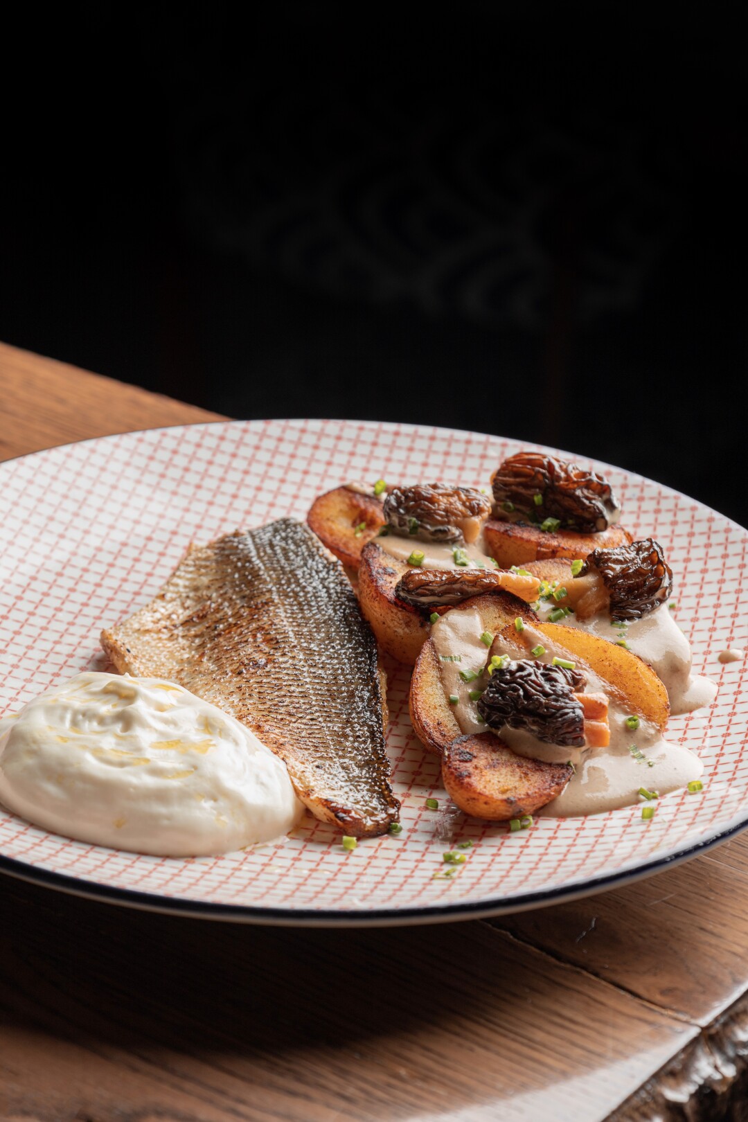 Cибас из угольной печи с печеными сморчками, шампиньонами и трюфельным муссом в Belka