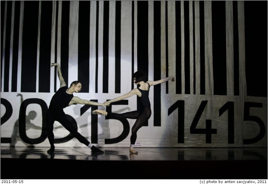 Одноактный балет «В сторону лебедя» на музыку Леонида Десятникова поставил Алексей Мирошниченко (2011 год)