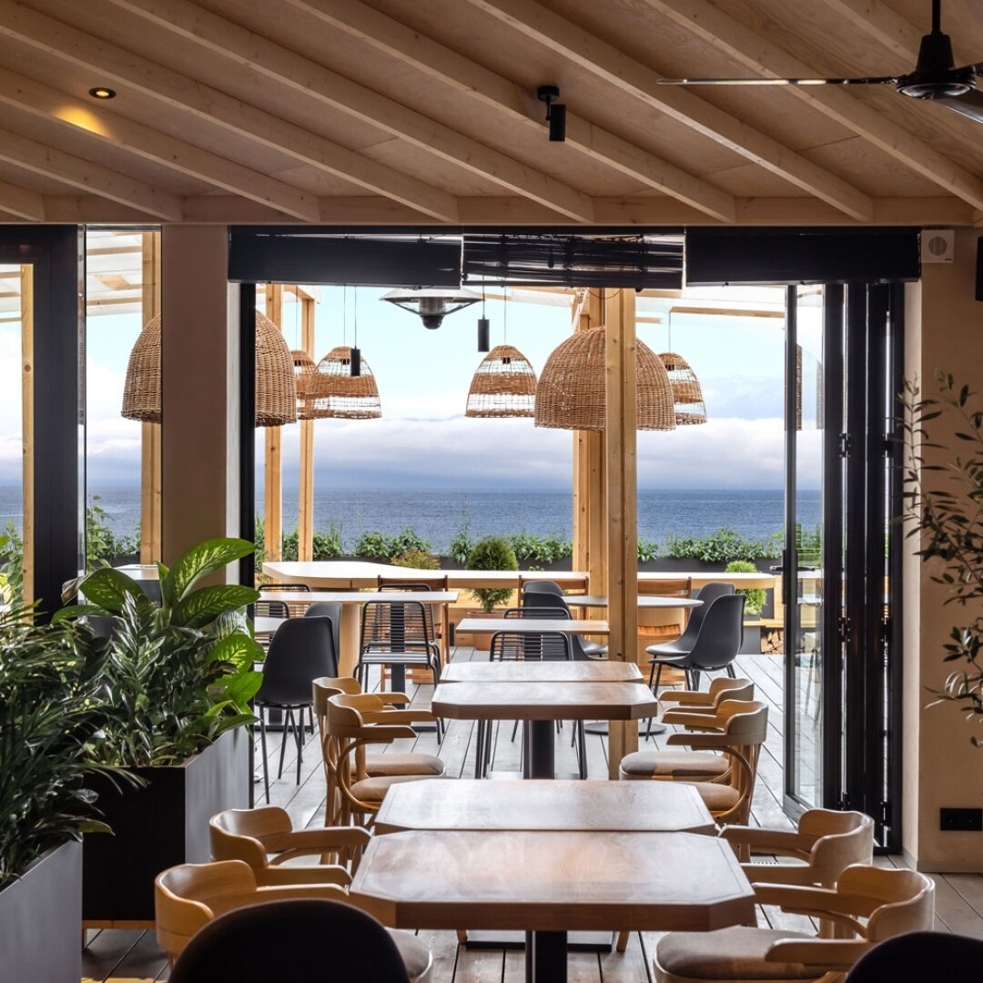 Meat_coin Country Club Курортная версия турецкого мясного ресторана Meat_сoin на Рубинштейна с лучшими кебабами и стейками. Звездные архитекторы Da