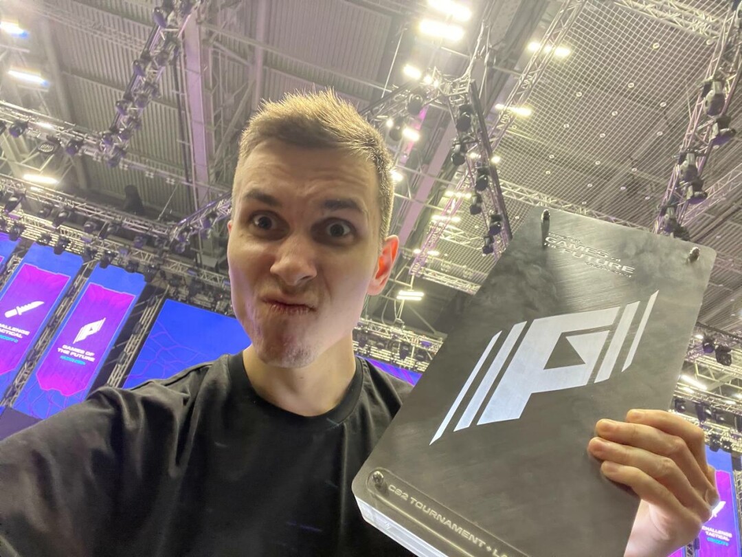 Валерий Мустафин с наградой