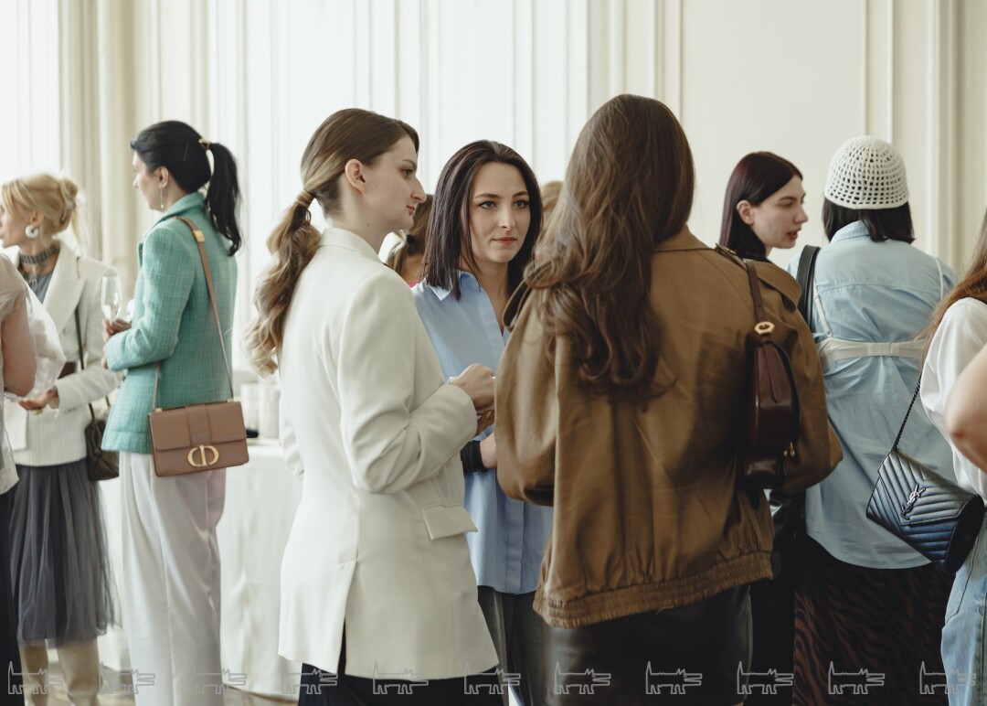 Алёна Платонова, Вероника Арутюнян