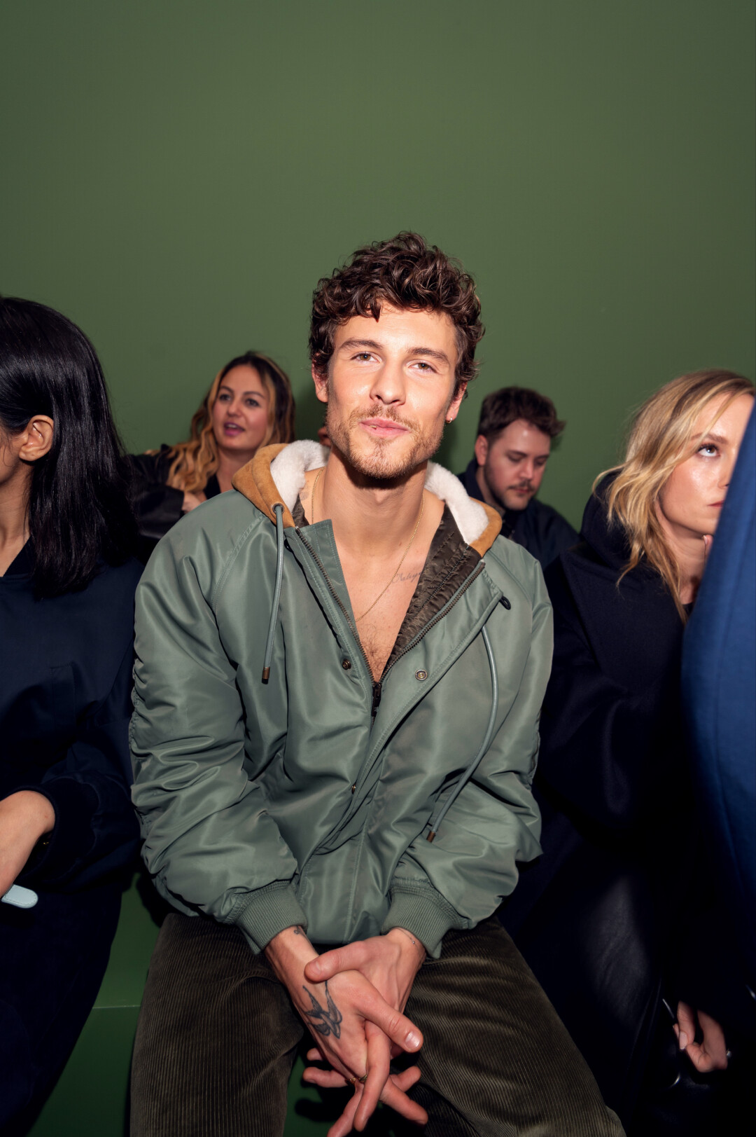 Певец Шон Мендес на показе Loewe