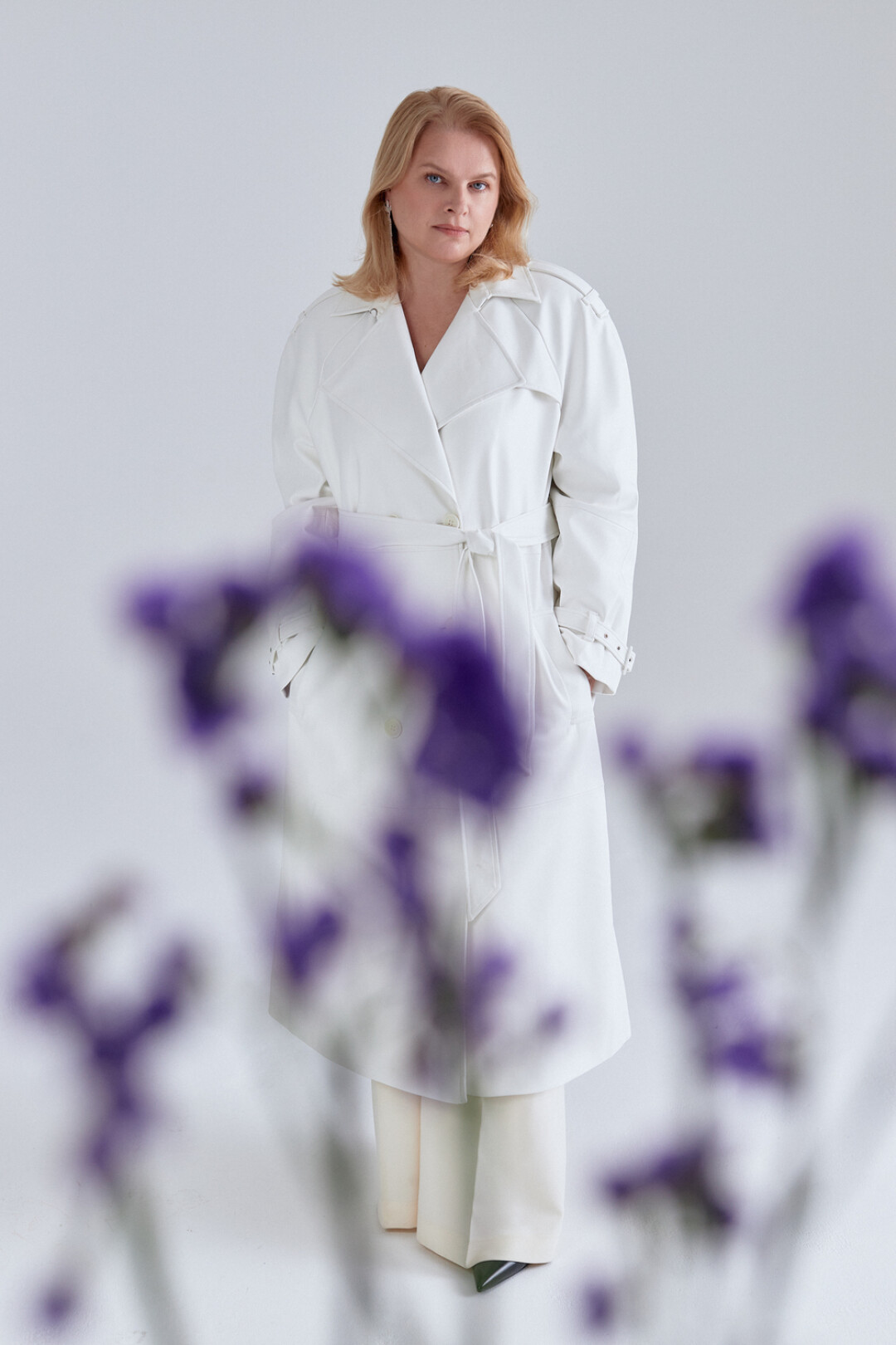 На Инге: тренч GLVR, брюки Emka, туфли Ekonika